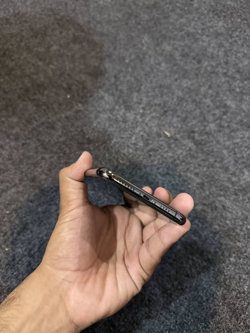 Apple iPhone 11 Pro Max 4