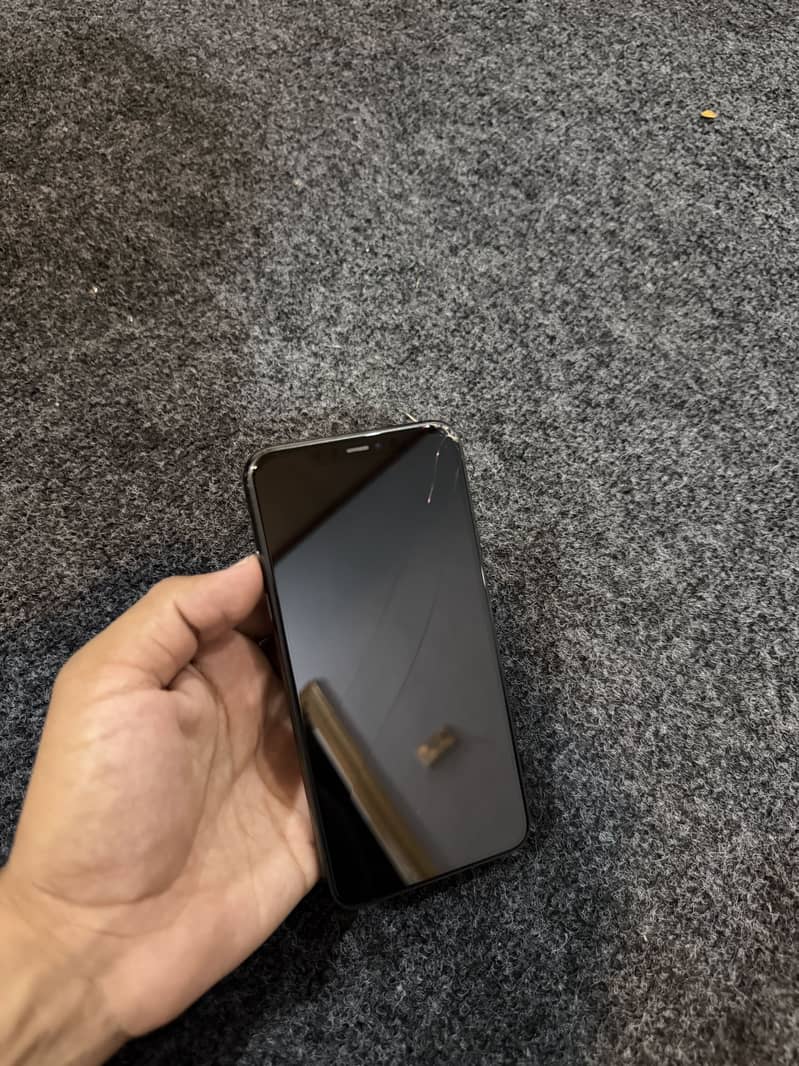 Apple iPhone 11 Pro Max 6
