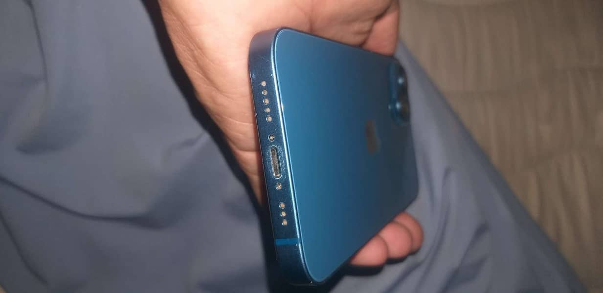 Apple iPhone 13 2