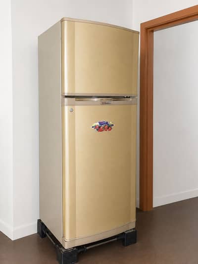 Dawlance Refrigerator (9122 Metallic Gold) – Great Condition