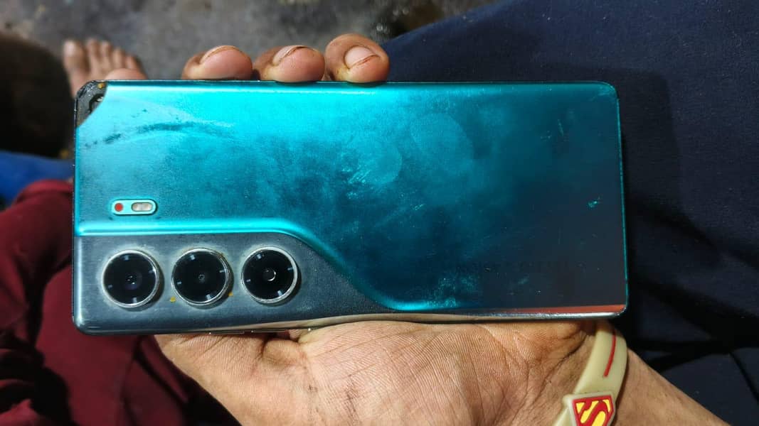 Tecno CAMON 40 Pro 0