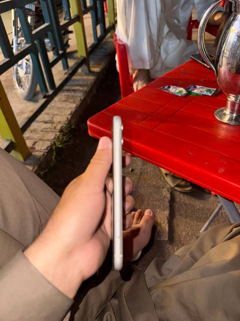 Apple iPhone 11 7