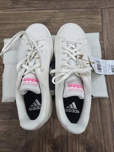 Original adidas Advantage Base Women’s Sneakers – Brand New