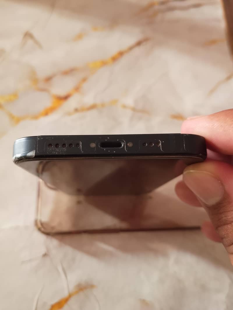 Apple iPhone 13 6