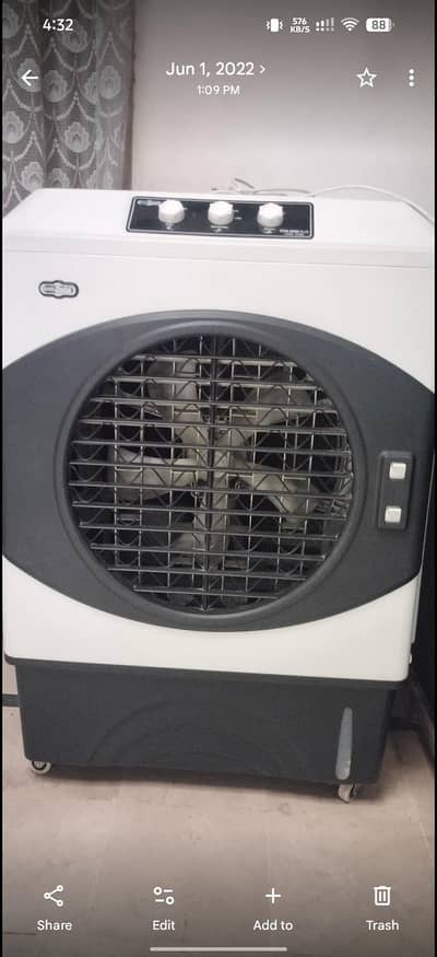 Super Asia ECM-5000 plus model. with 6 ice pack