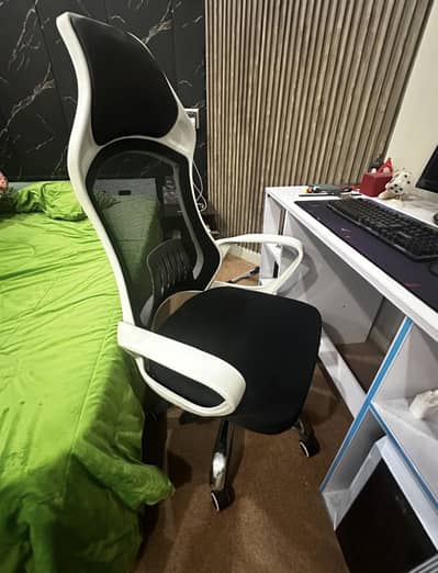 White computer chair