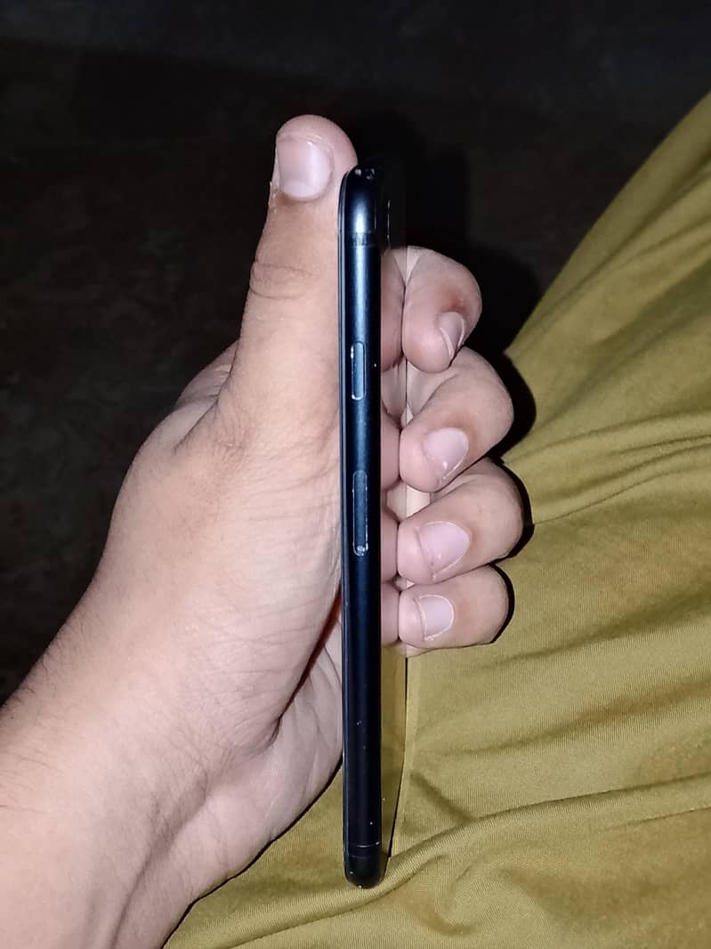 Apple iPhone 7 2