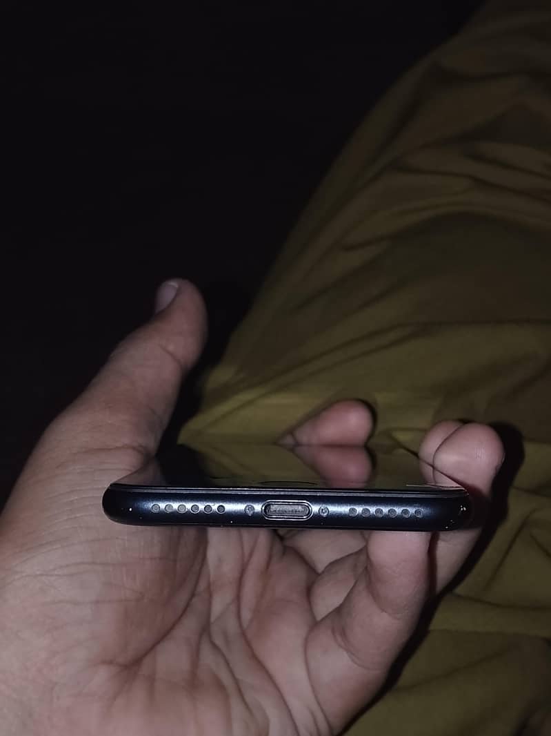 Apple iPhone 7 3