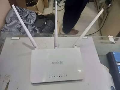 Tenda f3 router good condition new