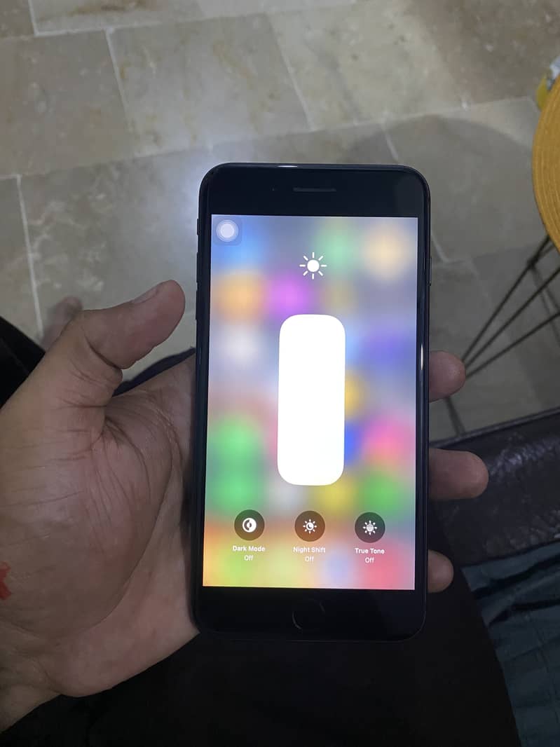 Apple iPhone 8 Plus 1