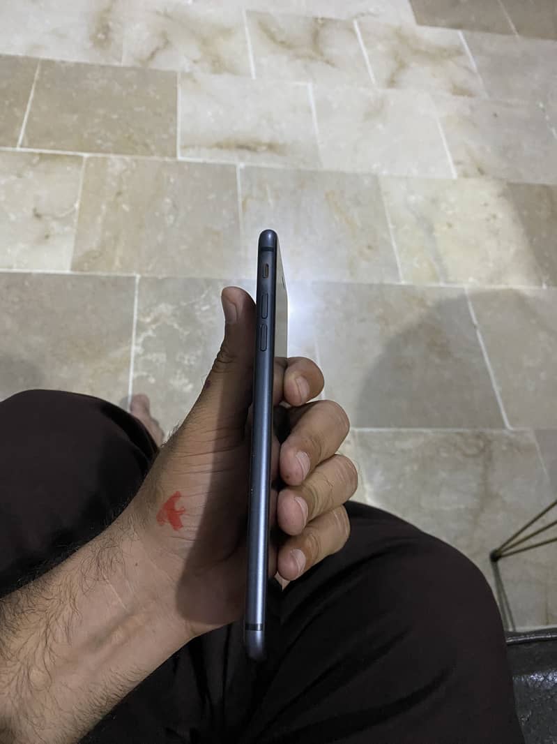 Apple iPhone 8 Plus 3