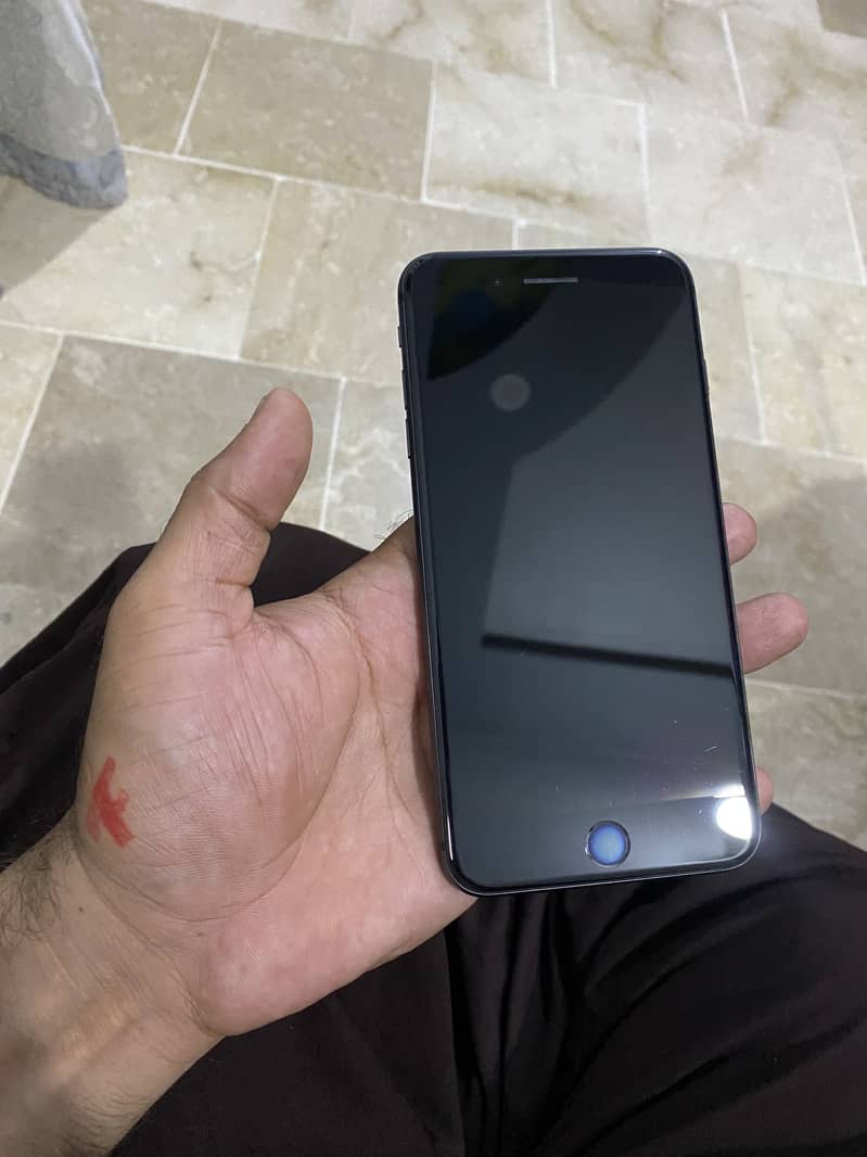 Apple iPhone 8 Plus 5