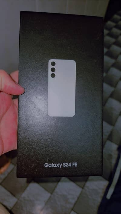 Samsung Mobile S24 fE