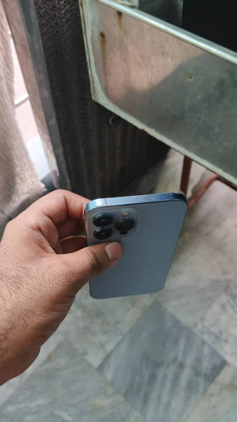 Apple iPhone 13 Pro Max 2