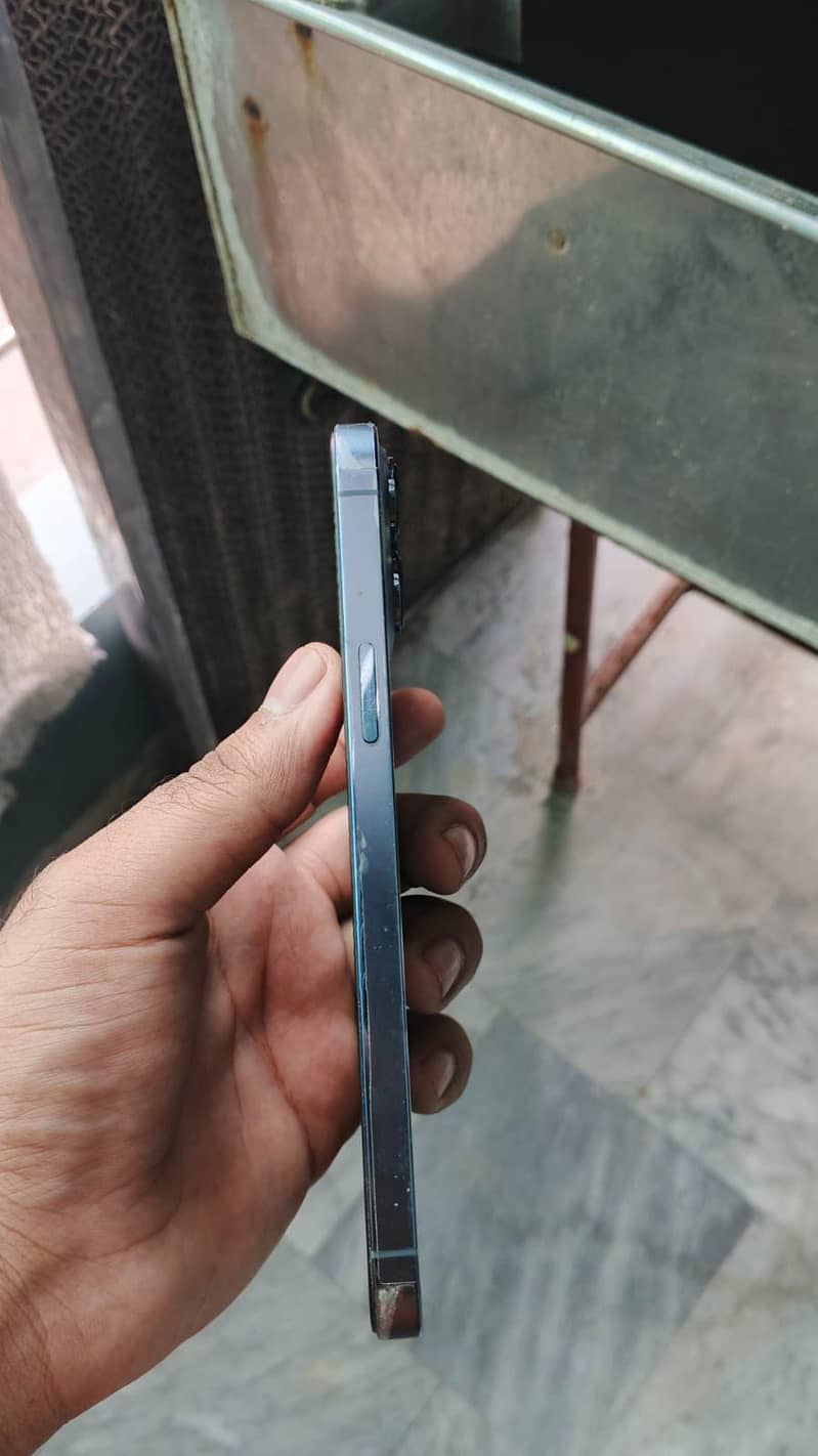 Apple iPhone 13 Pro Max 4