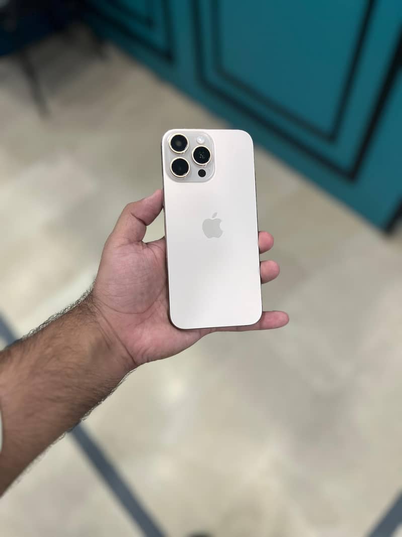 Apple iPhone 16 Pro Max 0