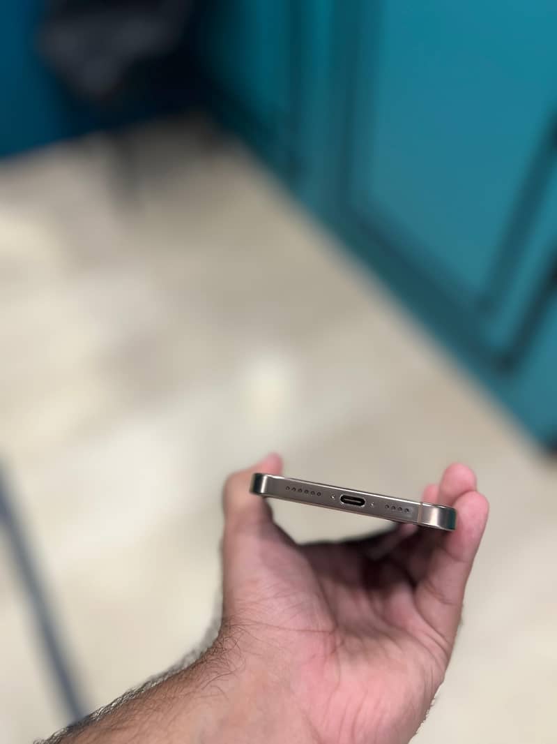 Apple iPhone 16 Pro Max 6