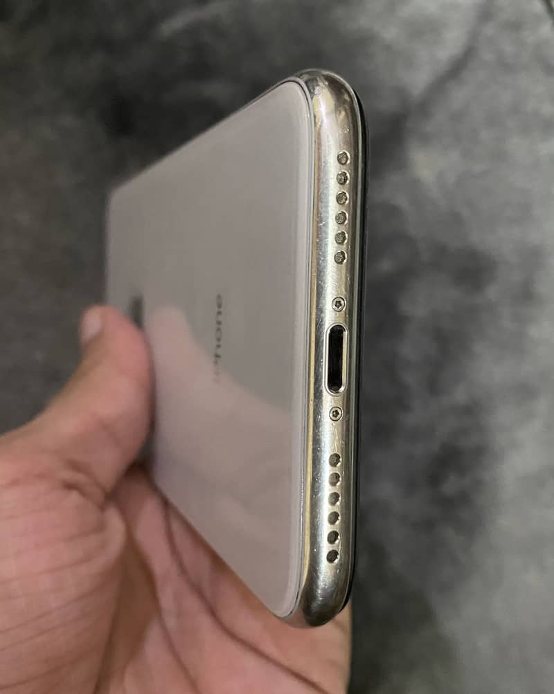 Apple iPhone X 3