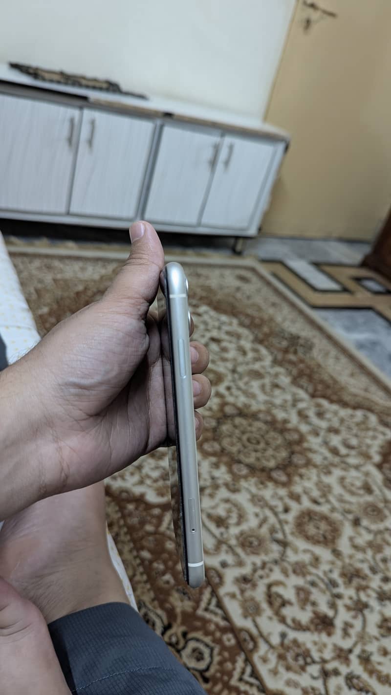 Apple iPhone 11 3
