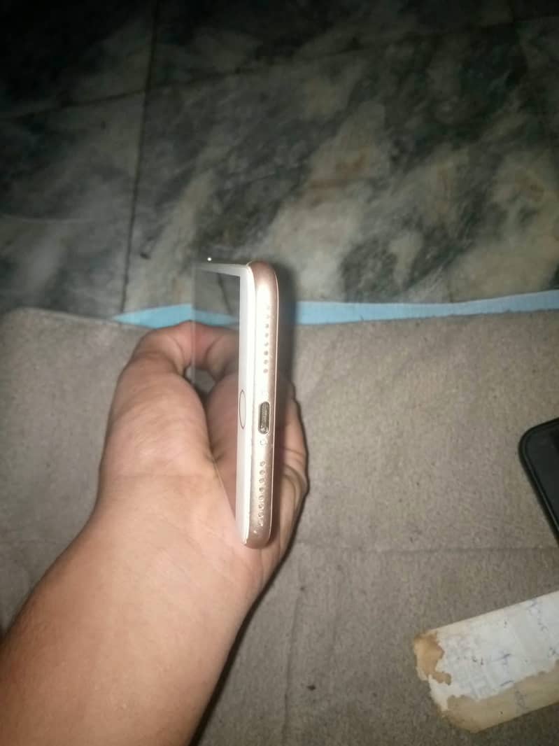 Apple iPhone 8 Plus 3