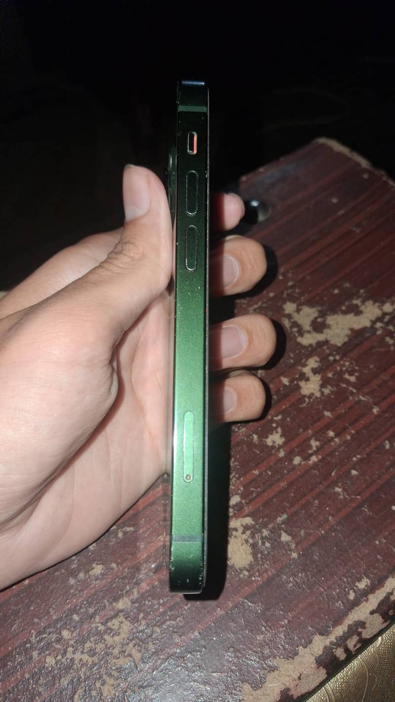 Apple iPhone 13 mini 4