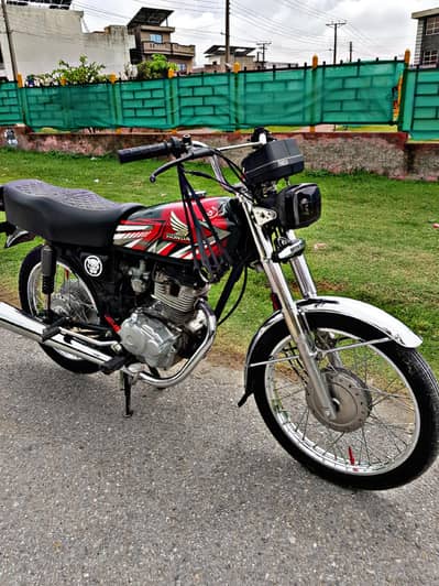Honda cg 125 for urgent sale add pora parh hi kr msg krain