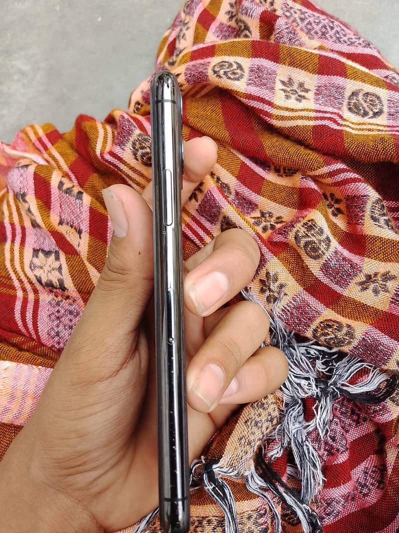 Apple iPhone 11 Pro 1
