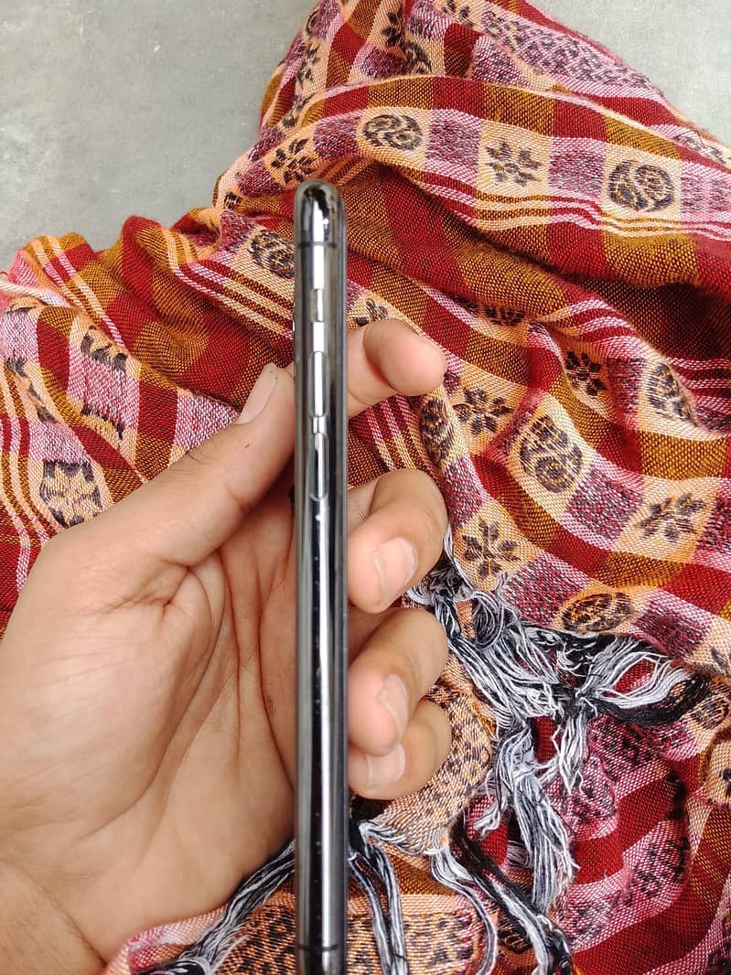 Apple iPhone 11 Pro 2