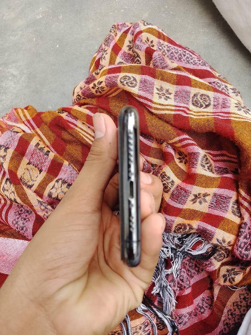 Apple iPhone 11 Pro 4