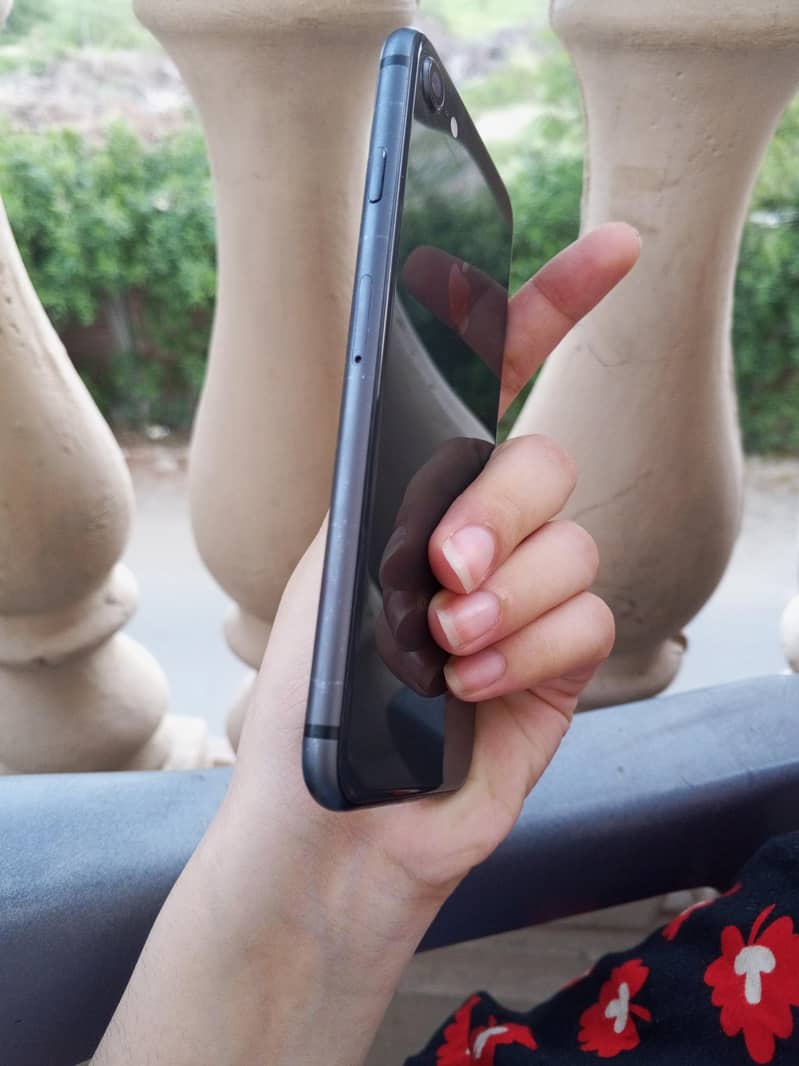 Apple iPhone 8 3