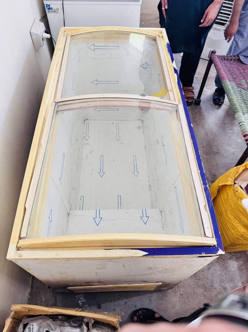 Deep freezer display 4