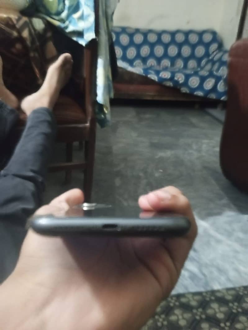 Apple iPhone 11 0
