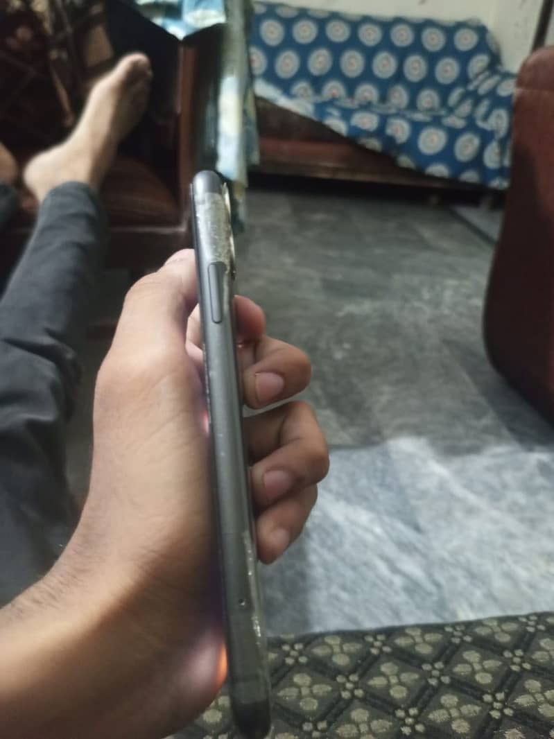 Apple iPhone 11 2