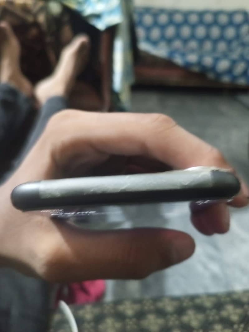 Apple iPhone 11 3