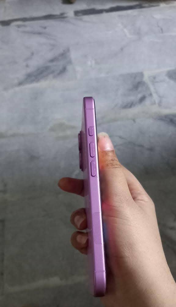 Apple iPhone 16 3
