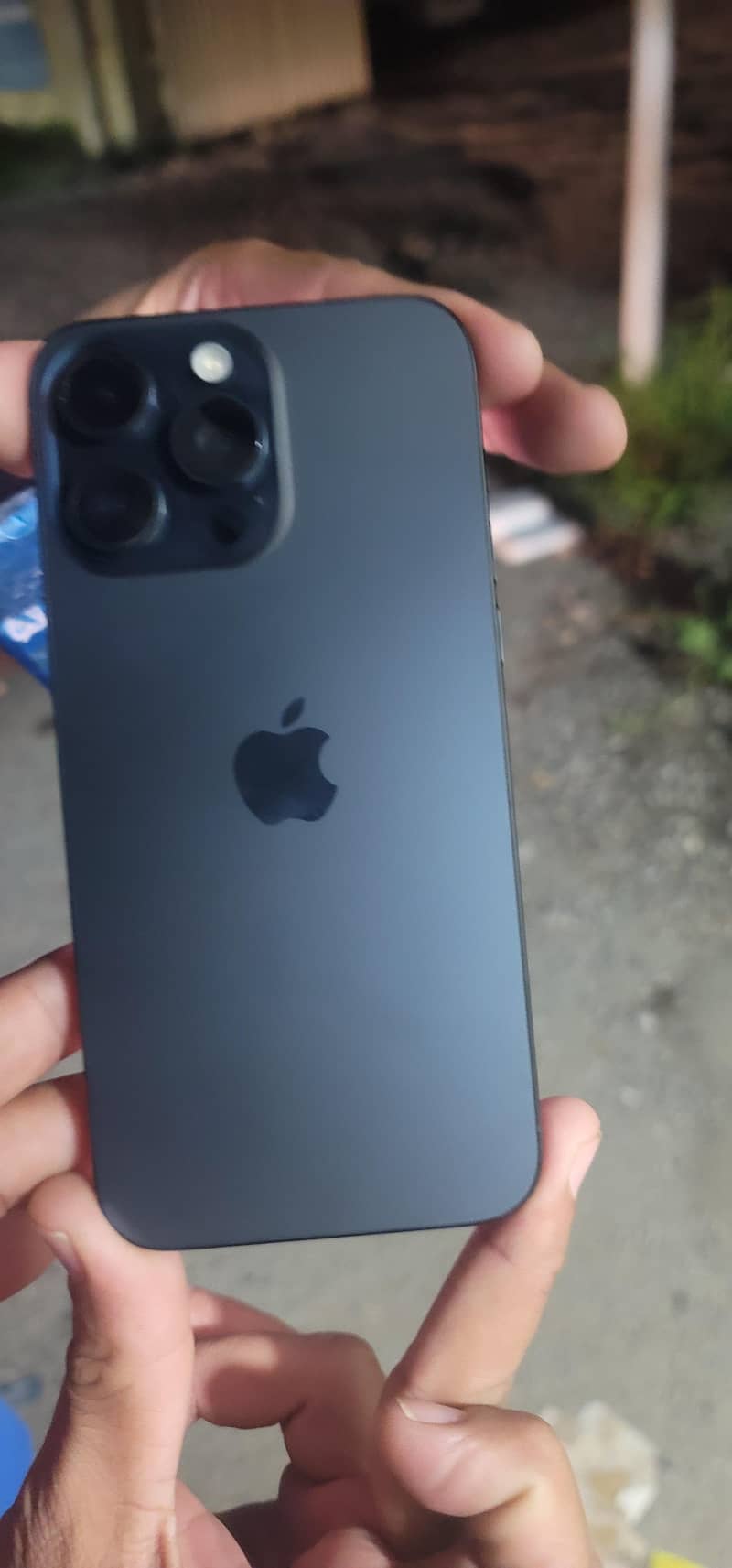 Apple iPhone 15 Pro Max 3