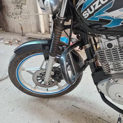 Suzuki GS150SE 2022 model.
