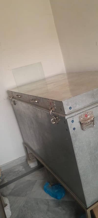 Trunk (Paiti) with Iron Stand