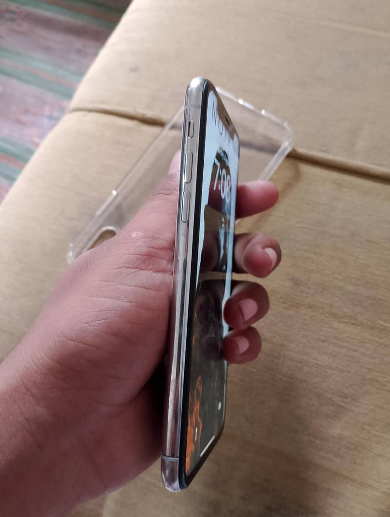 Apple iPhone X 3