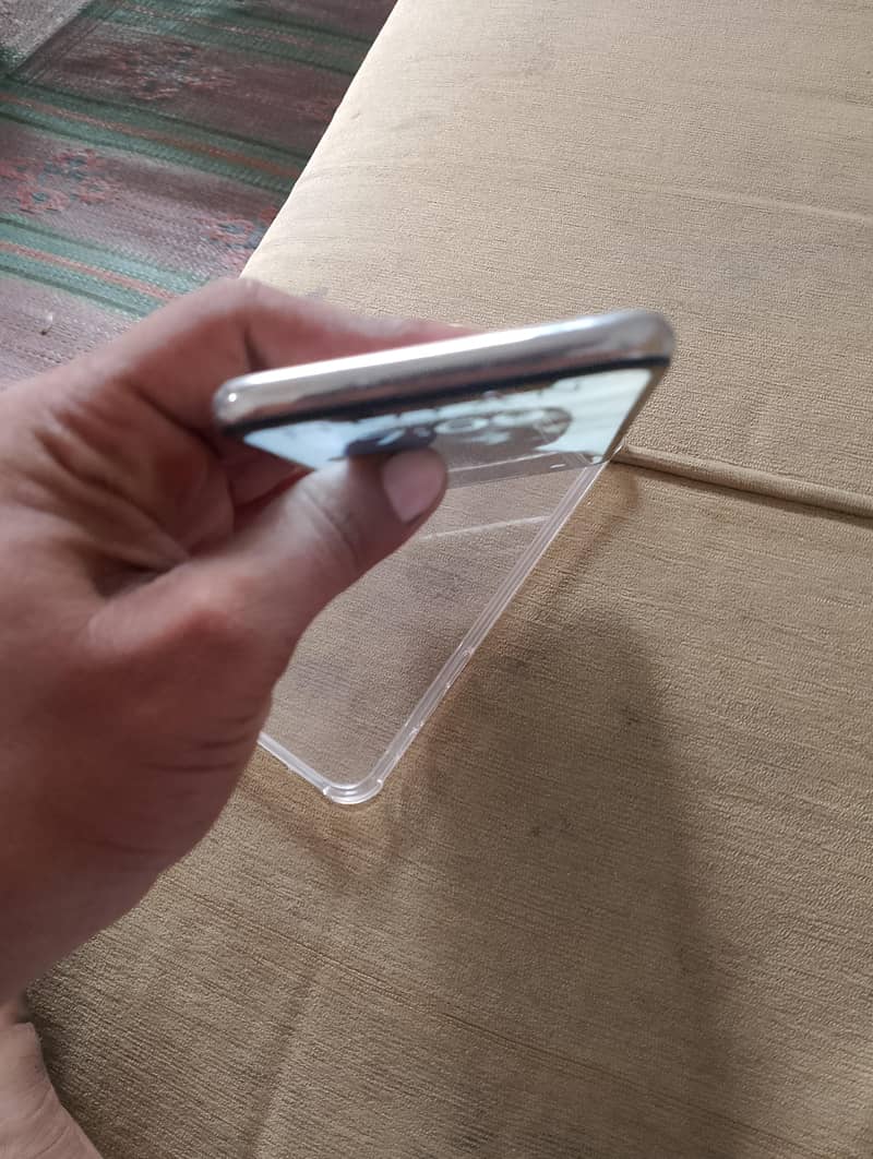 Apple iPhone X 4