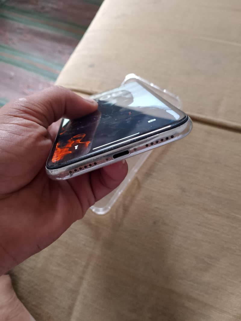 Apple iPhone X 5