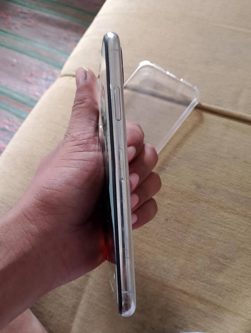 Apple iPhone X 6