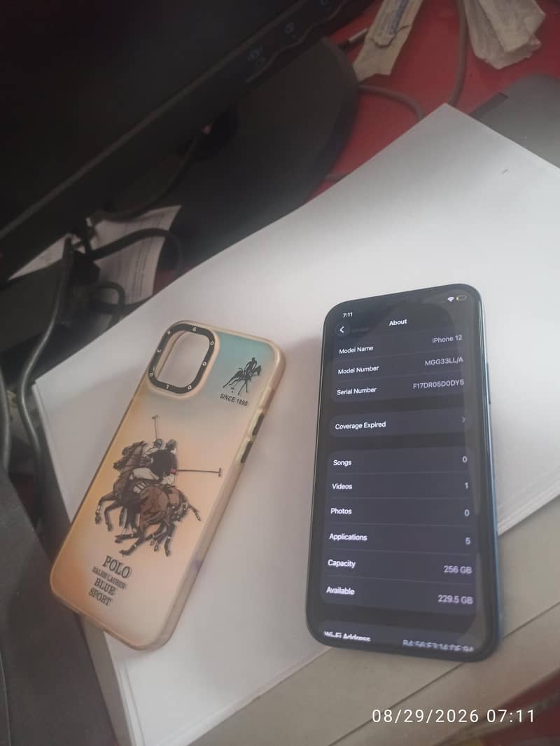 Apple iPhone 12 4