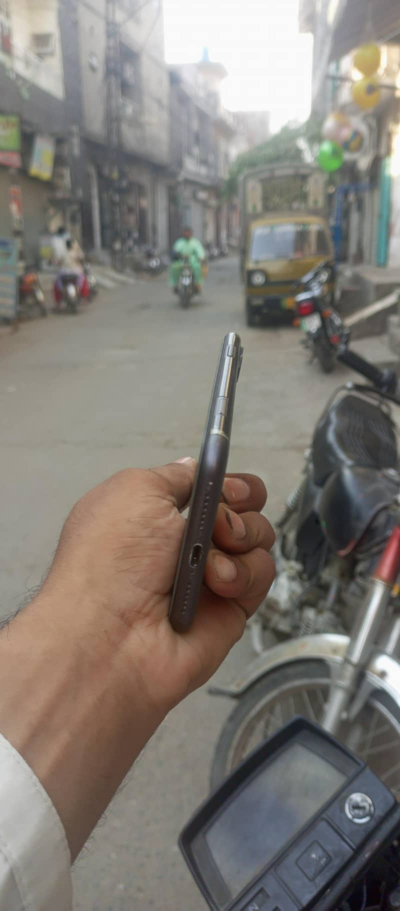 Apple iPhone 11 3