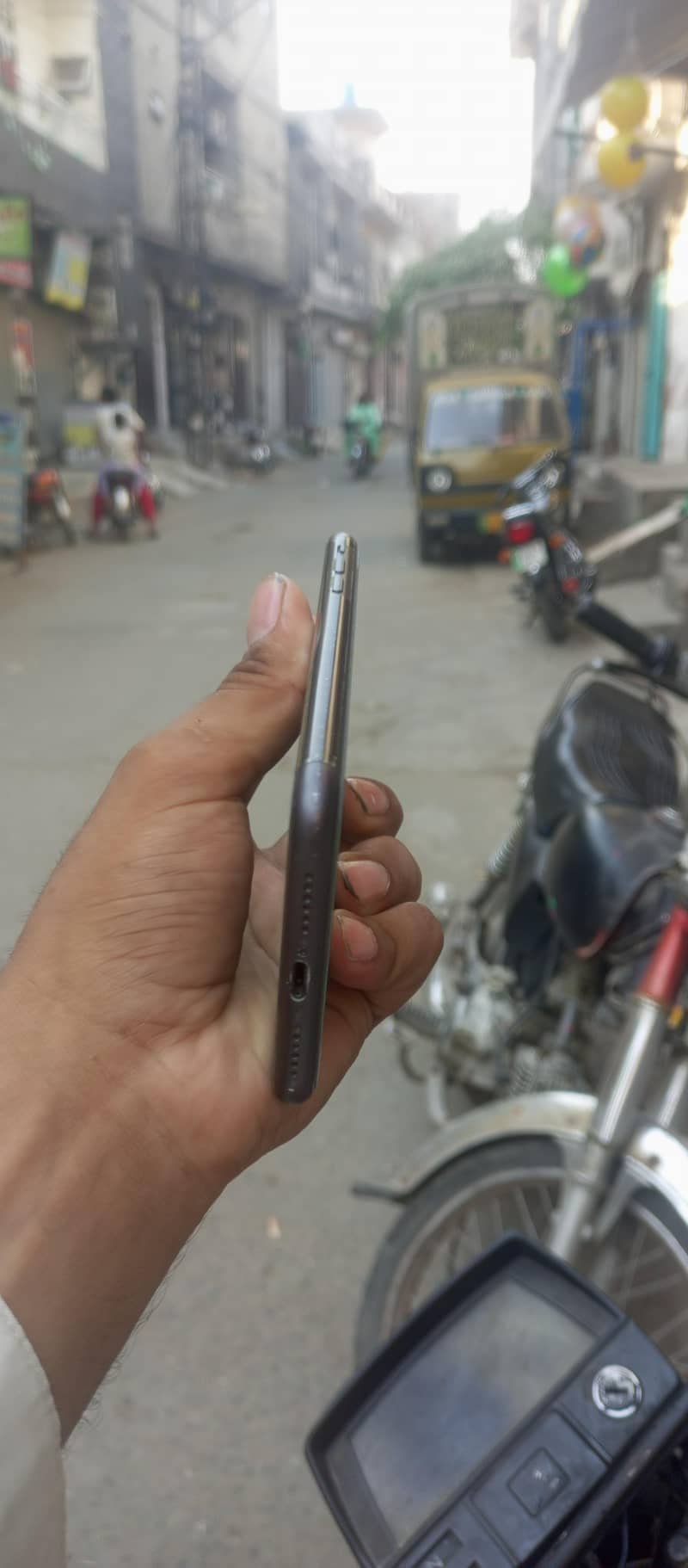 Apple iPhone 11 4
