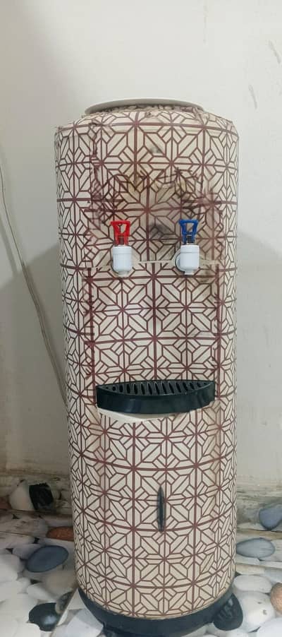 Dispenser in good condition