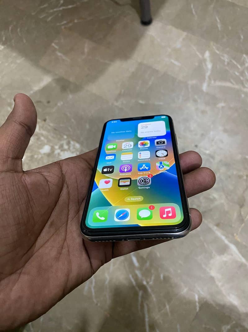 Apple iPhone X 4