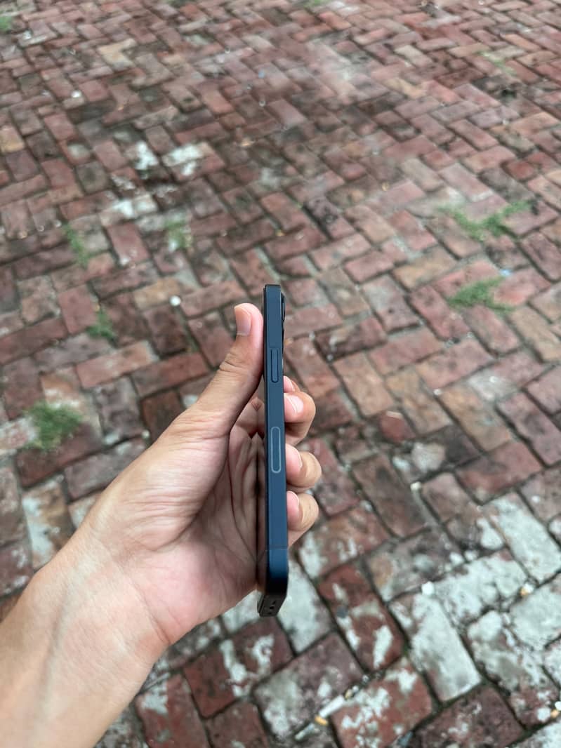 Apple iPhone 13 1