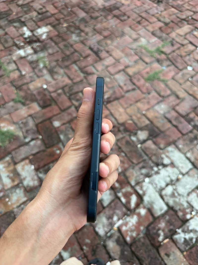 Apple iPhone 13 4