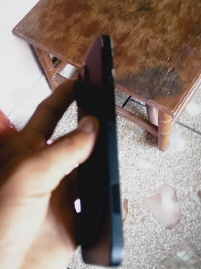 Apple iPhone 13 4